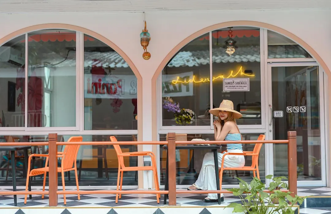 Sidewalk Boutique Hotel-1